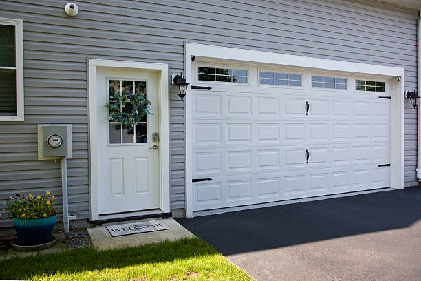 24/7 Emergency Garage Door Panel Replacement experts in Westgate, FL